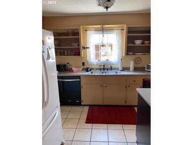 211 N Humbolt St, Canyon City, OR 97820 - photo 5