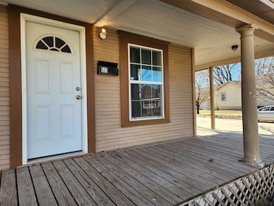 521 W Oklahoma Ave, Enid, OK 73701 - photo 2