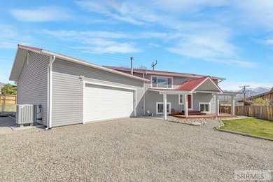 736 Mountain View Cir, Salmon, ID 83467 - photo 3