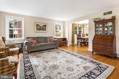 211 Canterbury Dr, Wallingford, PA 19086 - photo 2