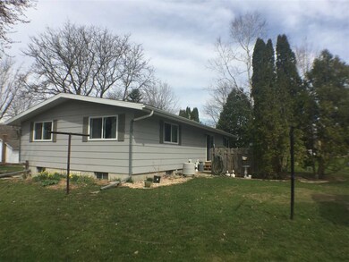 2712 Esser St, Cross Plains, WI 53528 - photo 2