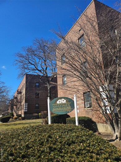 46-40 216th St unit 3B, Bayside, NY 11361 - photo 2