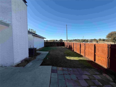 2959 Scott Mill Rd, Carrollton, TX 75007 - photo 2