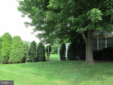 2402 Dalin Dr, Reading, PA 19609 - photo 3