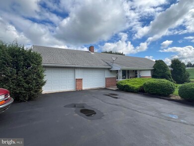 305 Lyman Ave, Womelsdorf, PA 19567 - photo 2