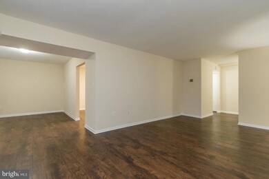 9721 Kings Crown Ct unit 2, Fairfax, VA 22031 - photo 6