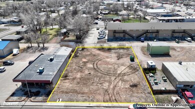 813 E Third St-4 Outline