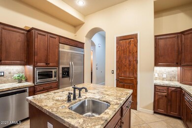 818 E Desert Hills-20