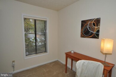 2234 Hunters Run Dr, Reston, VA 20191 - photo 5