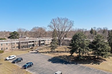 4380 Brookside Ct unit 103, Edina, MN 55436 - photo 3