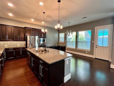 Open and bright space where kitchen and dining mee