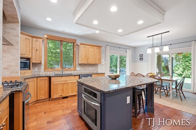 30-web-or-mls-7121 Juneau Ct-24
