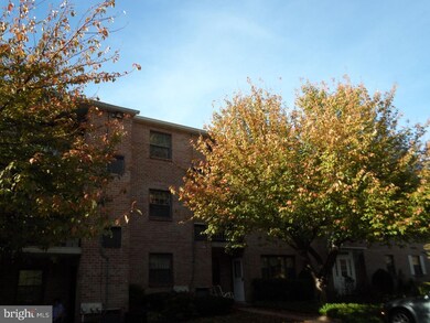 121 Woodstream Dr, Norristown, PA 19403 - photo 2