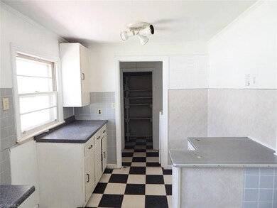 1304 Forrest St, High Point, NC 27262 - photo 6