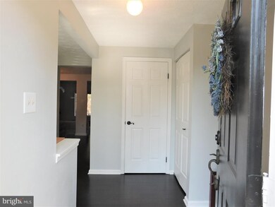 13228 Custom House Ct, Fairfax, VA 22033 - photo 4