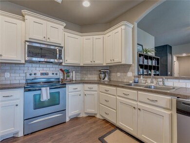 Kitchen:  This kitchen has it all--gorgeous counte