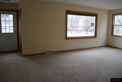 308 Moreland Ave, Mankato, MN 56001 - photo 2