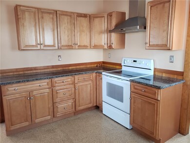 40 E Barrows St unit 2, Cumberland, RI 02864 - photo 2