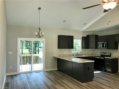 307 Hubbard St, Reidsville, NC 27320 - photo 3