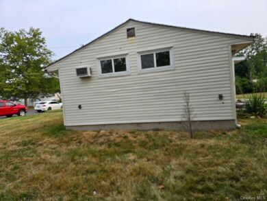 35 Nicoll Ave, Central Islip, NY 11722 - photo 3