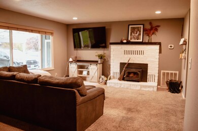 1385 Redwood Cir, Grants Pass, OR 97527 - photo 6