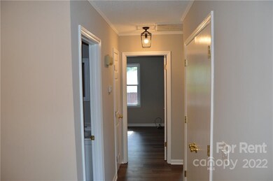 647 W Sharpe St, Statesville, NC 28677 - photo 5