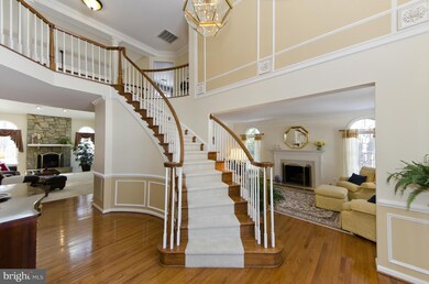 12703 Autumn Crest Dr, Herndon, VA 20171 - photo 2