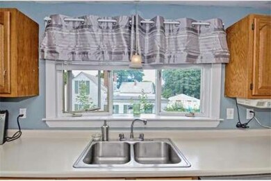 29 Bow St, Salem, MA 01970 - photo 5