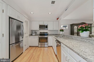 19 Luxberry Ct, Rockville, MD 20852 - photo 6