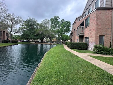 Lake view condo in Reflections on the lake communi