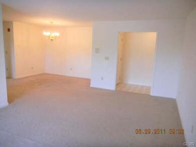 938 Cold Spring Rd unit 10, Allentown, PA 18103 - photo 3