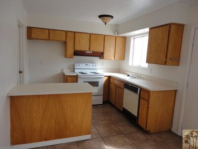 1060 N Lovekin Blvd unit 5, Blythe, CA 92225 - photo 3