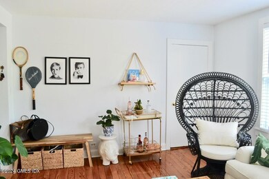 240 Davis Ave unit 2ndFl, Greenwich, CT 06830 - photo 3