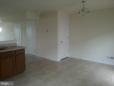 172 S Charlotte St, Pottstown, PA 19464 - photo 3