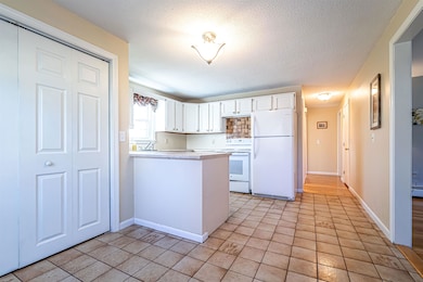 30 Gendron St, Nashua, NH 03062 - photo 7