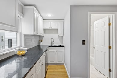 528 E 3rd St unit 2, Boston, MA 02127 - photo 7