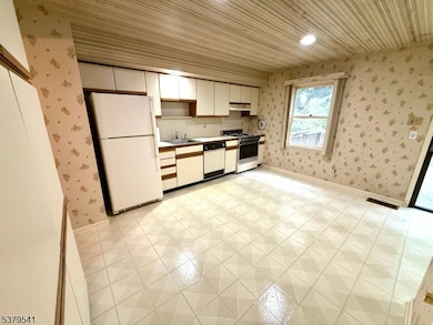 146 Garside Ave, Wayne, NJ 07470 - photo 3