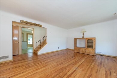 2441 Larchmont Dr, Wickliffe, OH 44092 - photo 2