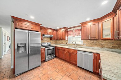 44 Himoor Cir, Randolph, MA 02368 - photo 5