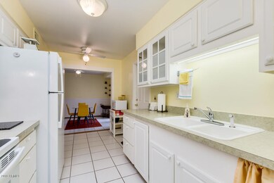 10585 W Palmeras Dr unit K, Sun City, AZ 85373 - photo 6