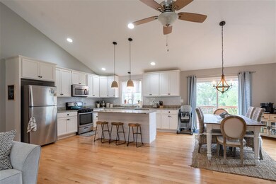 63 Pearson Rd, MerriMacK, NH 03054 - photo 5