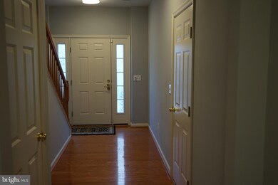 9149 Silvershadow Ct, Lorton, VA 22079 - photo 3