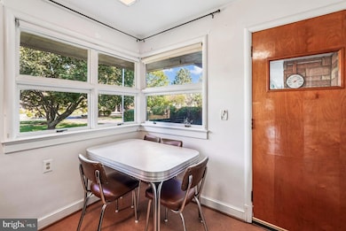 221 S Maple Ave, Purcellville, VA 20132 - photo 4