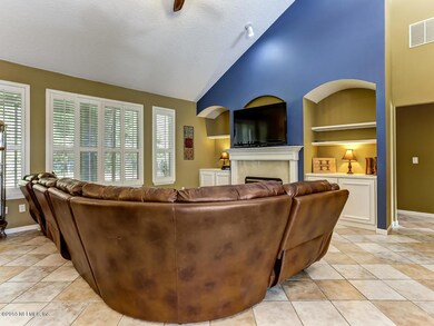 2413 Pinehurst Ln Orange Park-013-36-Fam