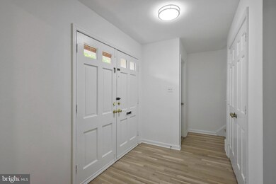 2061 Hopewood Dr, Falls Church, VA 22043 - photo 4