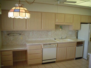 10742 W Wheatridge Dr, Sun City, AZ 85373 - photo 4