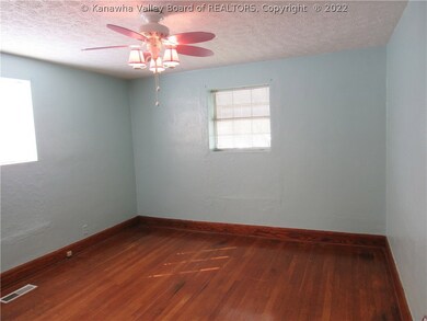 324 20th St, Dunbar, WV 25064 - photo 5