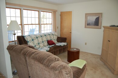 801 Waxwing Ct, Hawley, PA 18428 - photo 3