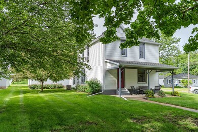 1103 W 3rd St, Cedar Falls, IA 50613 - photo 2
