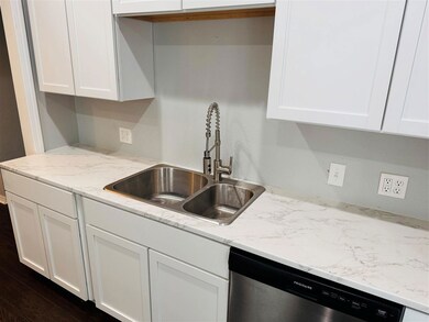 723 E Maple St, Cushing, OK 74023 - photo 6